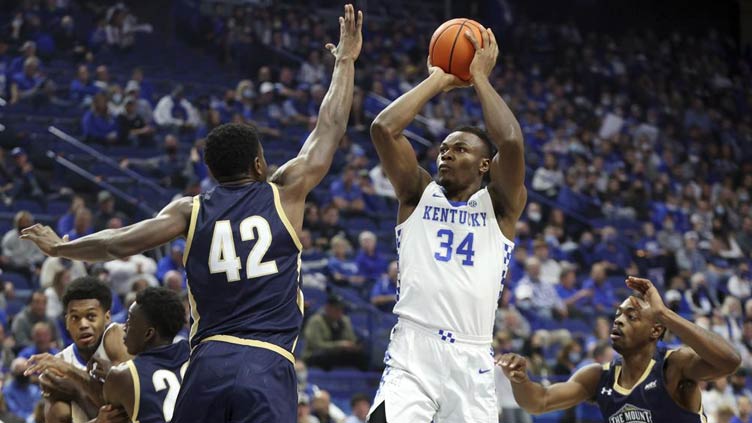 Engaging Tshiebwe thriving on, off the court with Kentucky