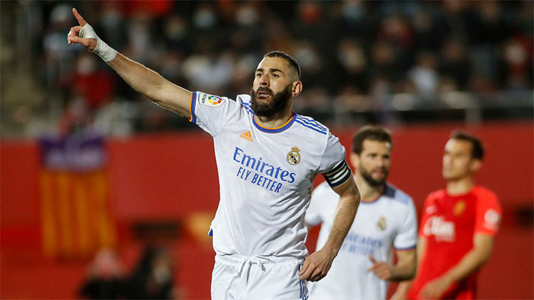 Benzema breaks French record but limps off ahead of Clasico