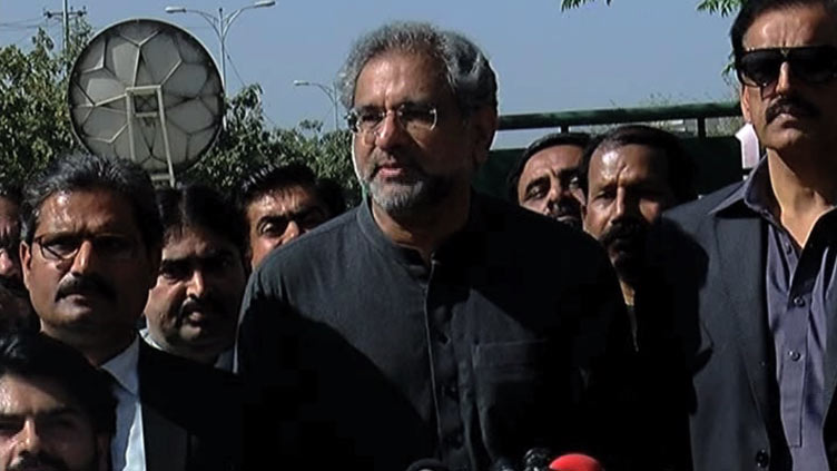 Abbasi challenges govt to bar lawmakers from entering NA