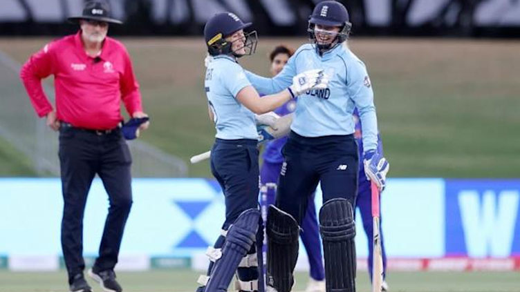 'Scrappy' England beat India to keep World Cup hopes alive