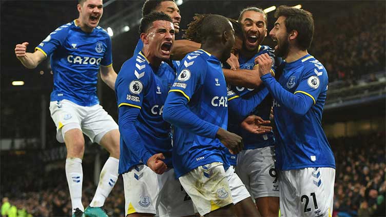 Ten-man Everton snatch vital 99th-minute win over Newcastle