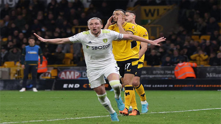 Ayling caps Leeds' dramatic win at Wolves