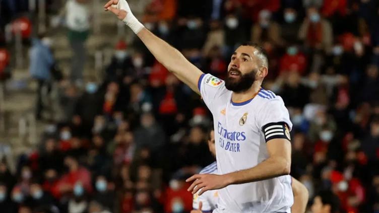 Real's Benzema will miss Clasico against Barcelona because of injury