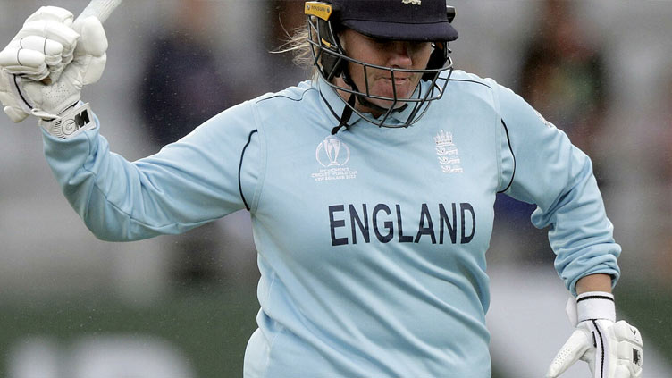Sciver keeps England alive in nail-biter against New Zealand