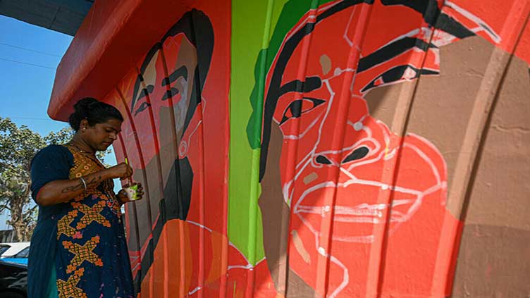 Transgender outcasts turn artists in India