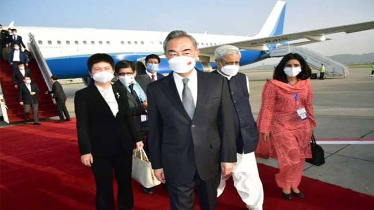 Chinese FM arrives in Pakistan to attend OIC conference