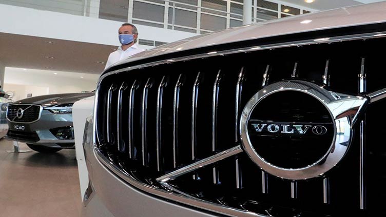 Volvo Cars cuts 2022 sales volume forecast due to chip shortage