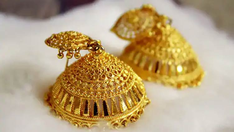 Gold prices decrease Rs550 per tola 