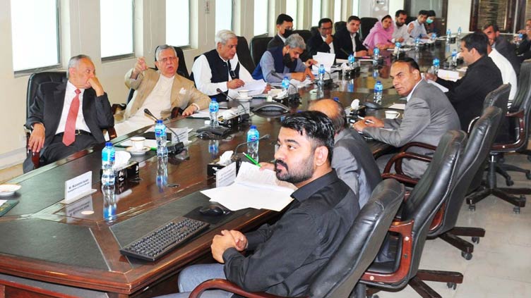 Tarin appreciates provincial govts for rate discount on essential commodities