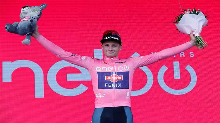 Van der Poel on target as he takes Giro opener