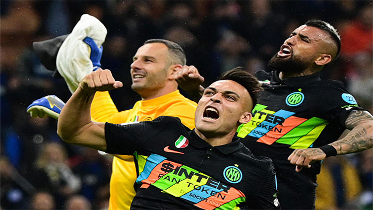 On night of comebacks in Serie A, Inter reclaim first and Juventus collapse