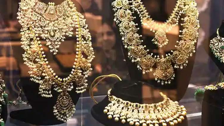 Gold prices increase Rs 450 to Rs 132,800 per tola 