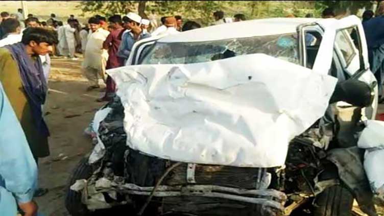 At least 15 killed in van-truck collision in Sehwan 