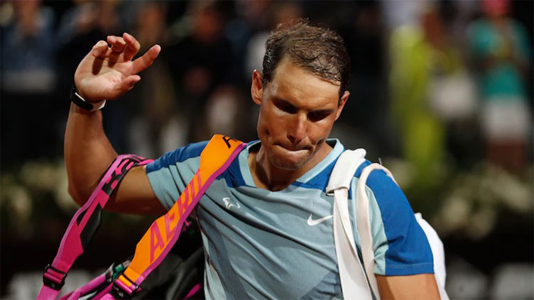 Nadal tests injury in front of packed French Open stands