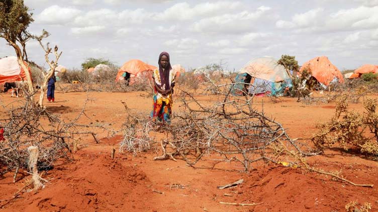 As hunger spreads in Somalia, babies start to die