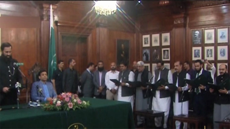 Eight members of new Punjab cabinet take oath in first phase
