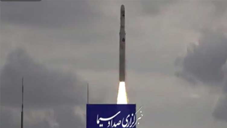  Iran Revolutionary Guard launches rocket amid more protests