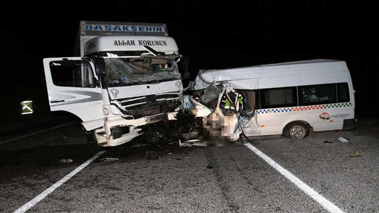 Seven killed in bus crash in eastern Turkey