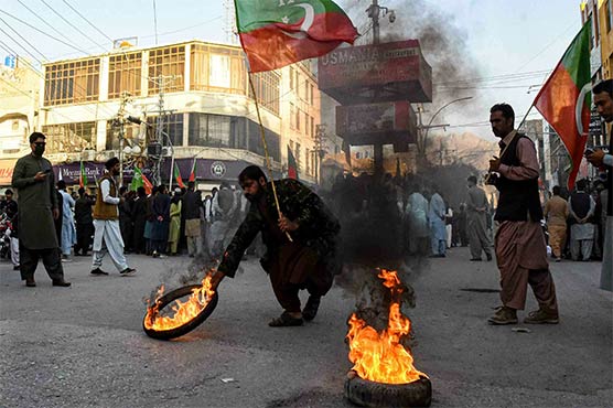راولپنڈی: پی ٹی آئی کا دھرنا جاری، تعلیمی ادارے اور ٹرانسپورٹ بند