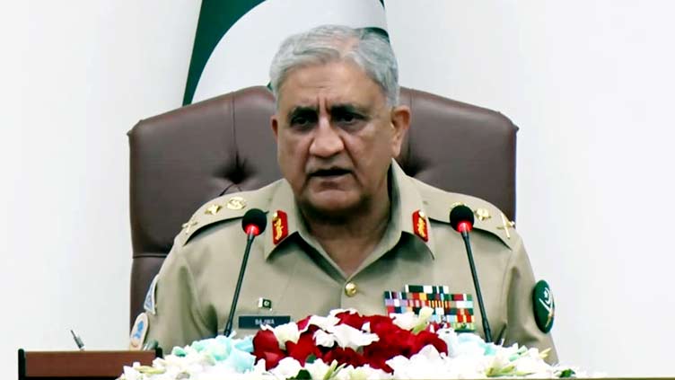 COAS Gen Bajwa visits Sialkot, Mangla garrisons