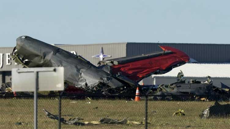  Six dead after vintage planes collide at Texas air show