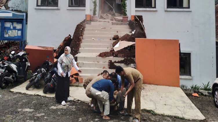 Indonesia quake kills over 160, search for survivors continues
