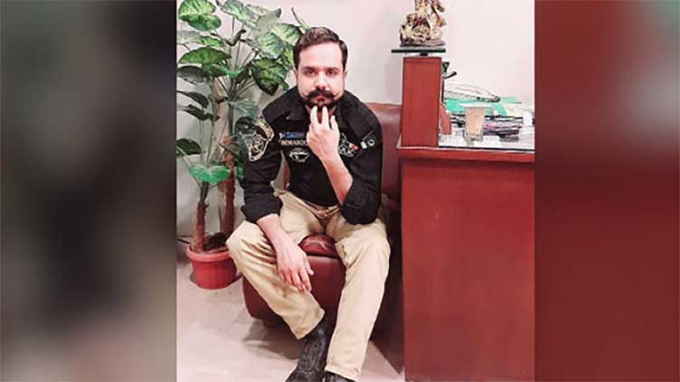 Police official martyred in firing by alleged kidnapper