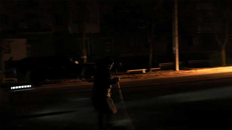  Ukraine resumes emergency blackouts in setback after Russian strikes