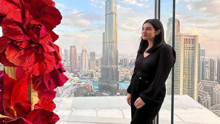 Sarah Khan breaks internet with her fresh pictures