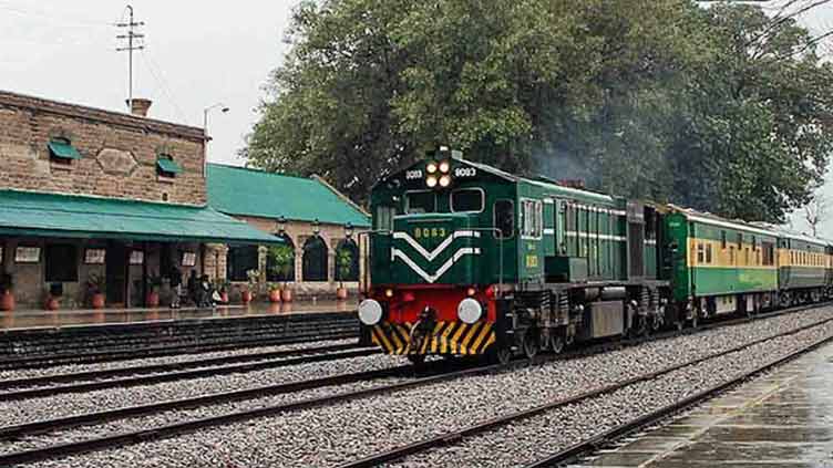 Railways decides to resume train operation for Karachi