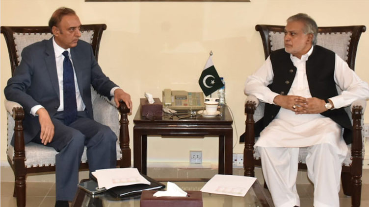 Governor SBP calls on Finance Minister Ishaq Dar