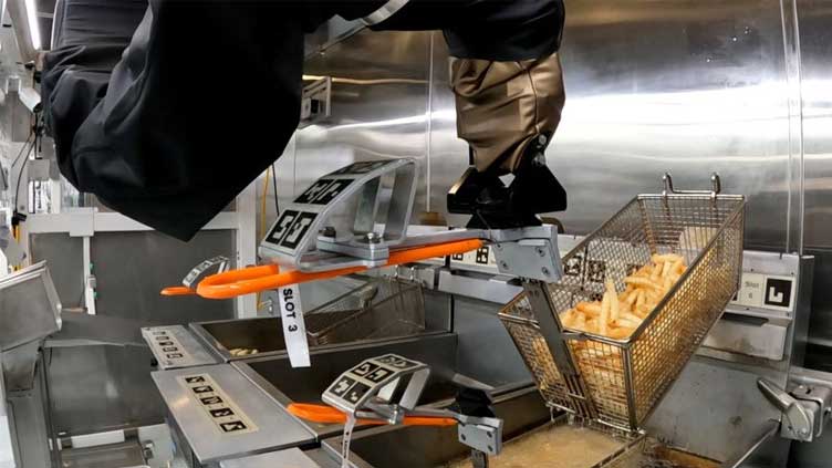 Robot makes French fries faster, better than humans do
