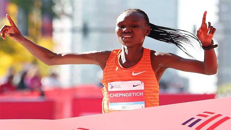 Kenya's Chepngetich, Kipruto cruise to victory in Chicago Marathon