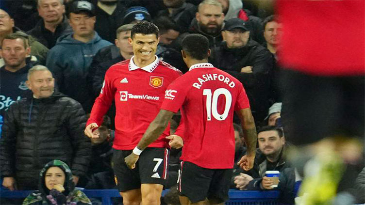 Ronaldo's 700th club goal gives Man Utd win at Everton