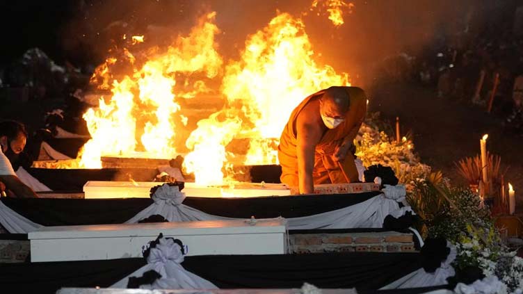 Families bid farewell as Thai massacre victims are cremated