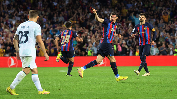 Lewandowski late show rescues Barca but early exit looms