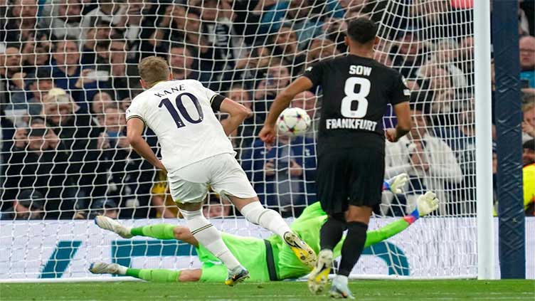 Spurs edge towards last 16 with 3-2 win over 10-man Frankfurt