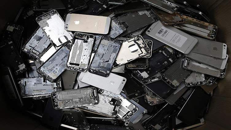 5.3 billion cell phones to become waste in 2022: report