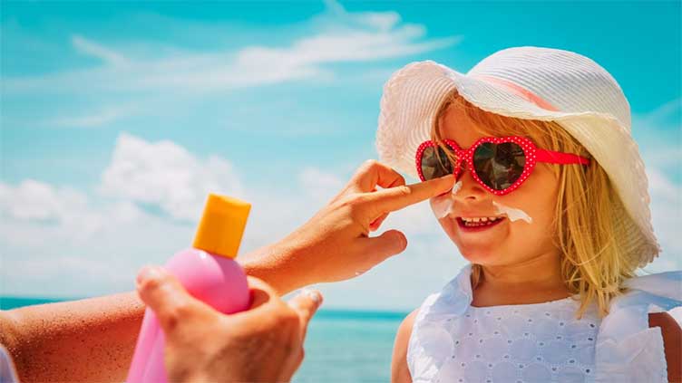 Slathering Kids in Sunscreen Cuts Their Melanoma Risk by 40%