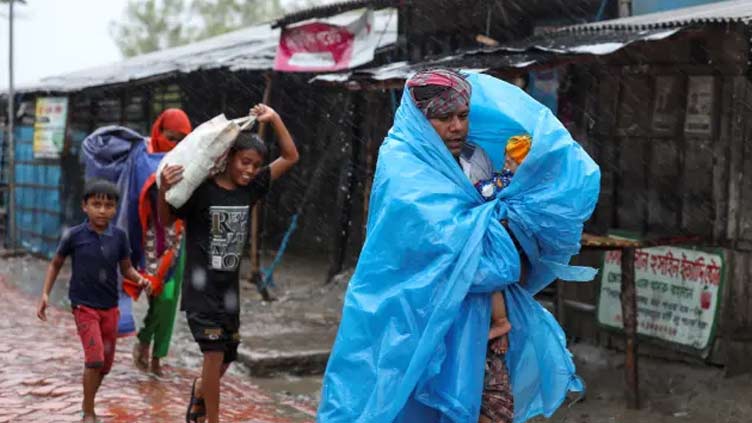 Hundreds of thousands evacuated as Bangladesh braces for cyclone