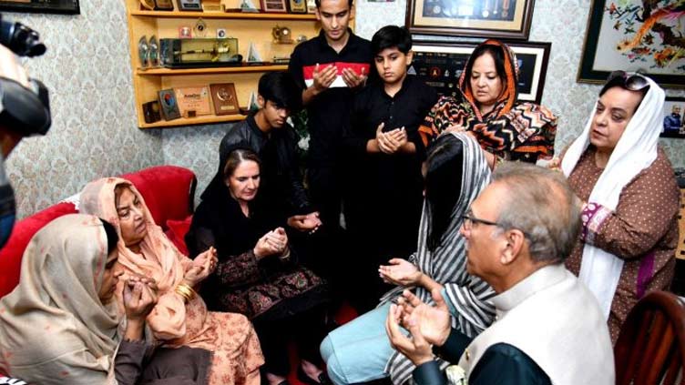 President visits residence of slain journalist Arshad Sharif; condoles with bereaved family