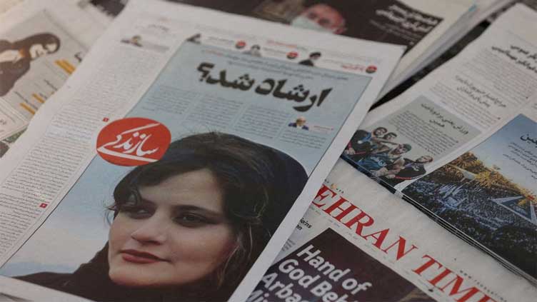  Riot police deploy in Iranian cities as people gather for Amini's memorial