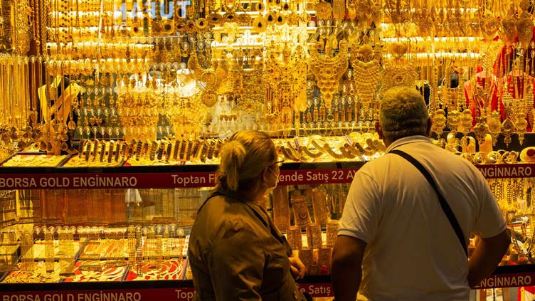 Gold price increases Rs800 per tola 