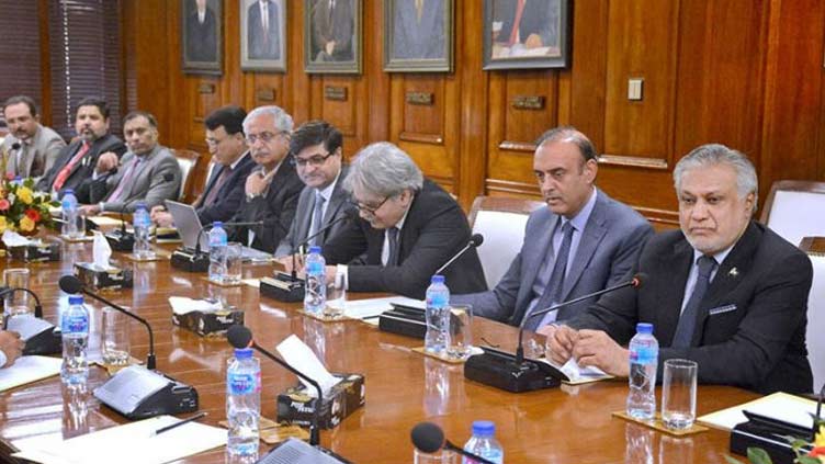 Ishaq Dar meets heads of major forex companies