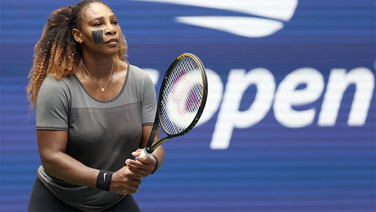 Serena back in spotlight, Murray marches on