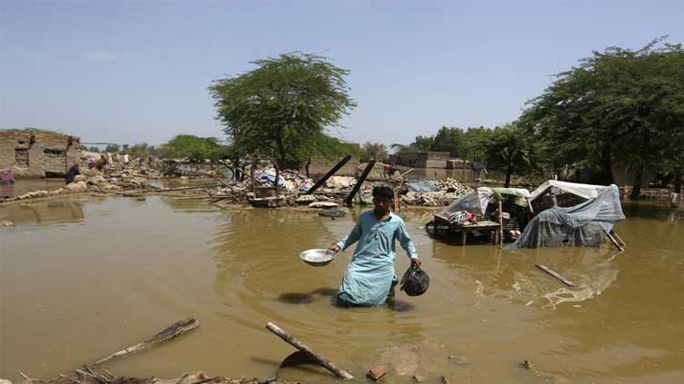  Waterborne diseases spread among flood victims in Pakistan