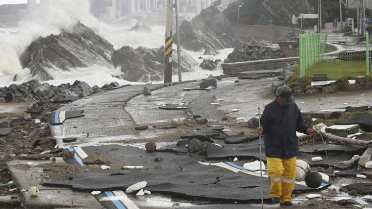  Typhoon batters S. Korea, preparations minimize casualties
