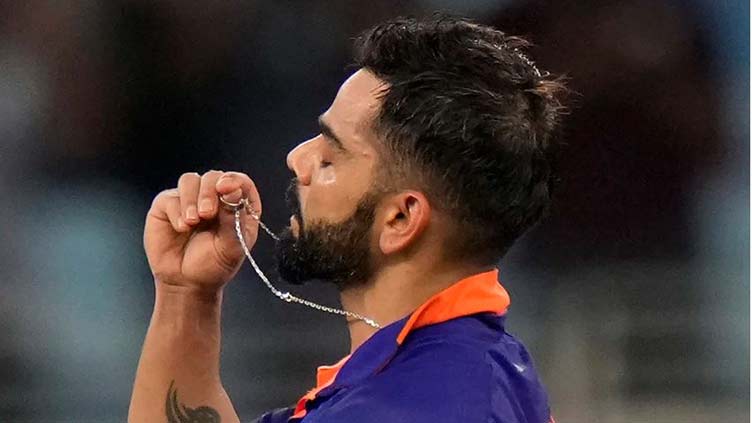 Kohli ends drought with his maiden T20 international ton as India win big