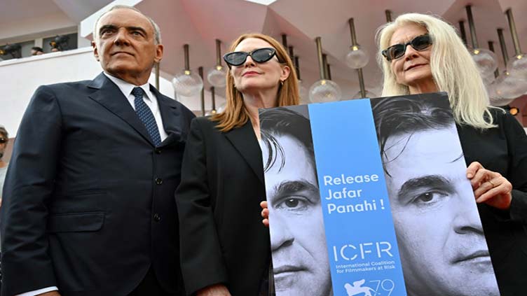 Julianne Moore leads red carpet protest for jailed Iranian filmmaker