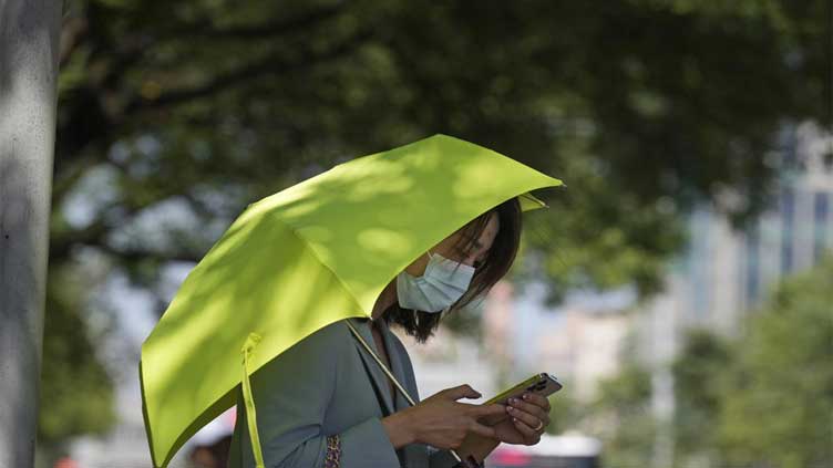  China quarantines college students under strict COVID policy